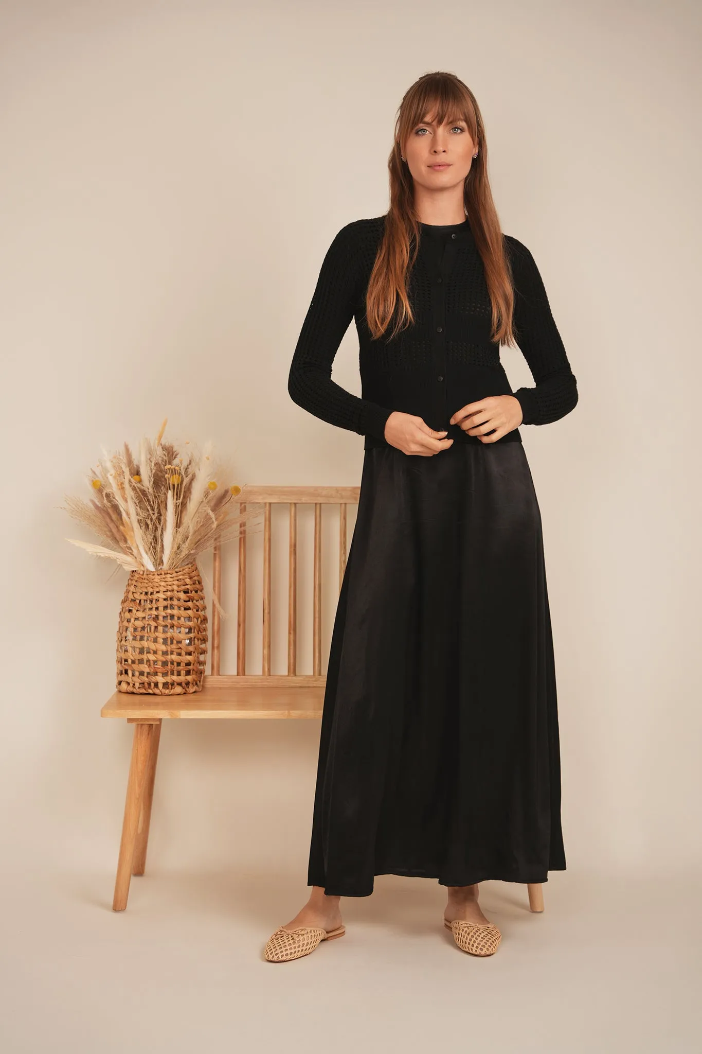 DEJ-SB5CM1463TE BLACK CROCHET CARDIGAN