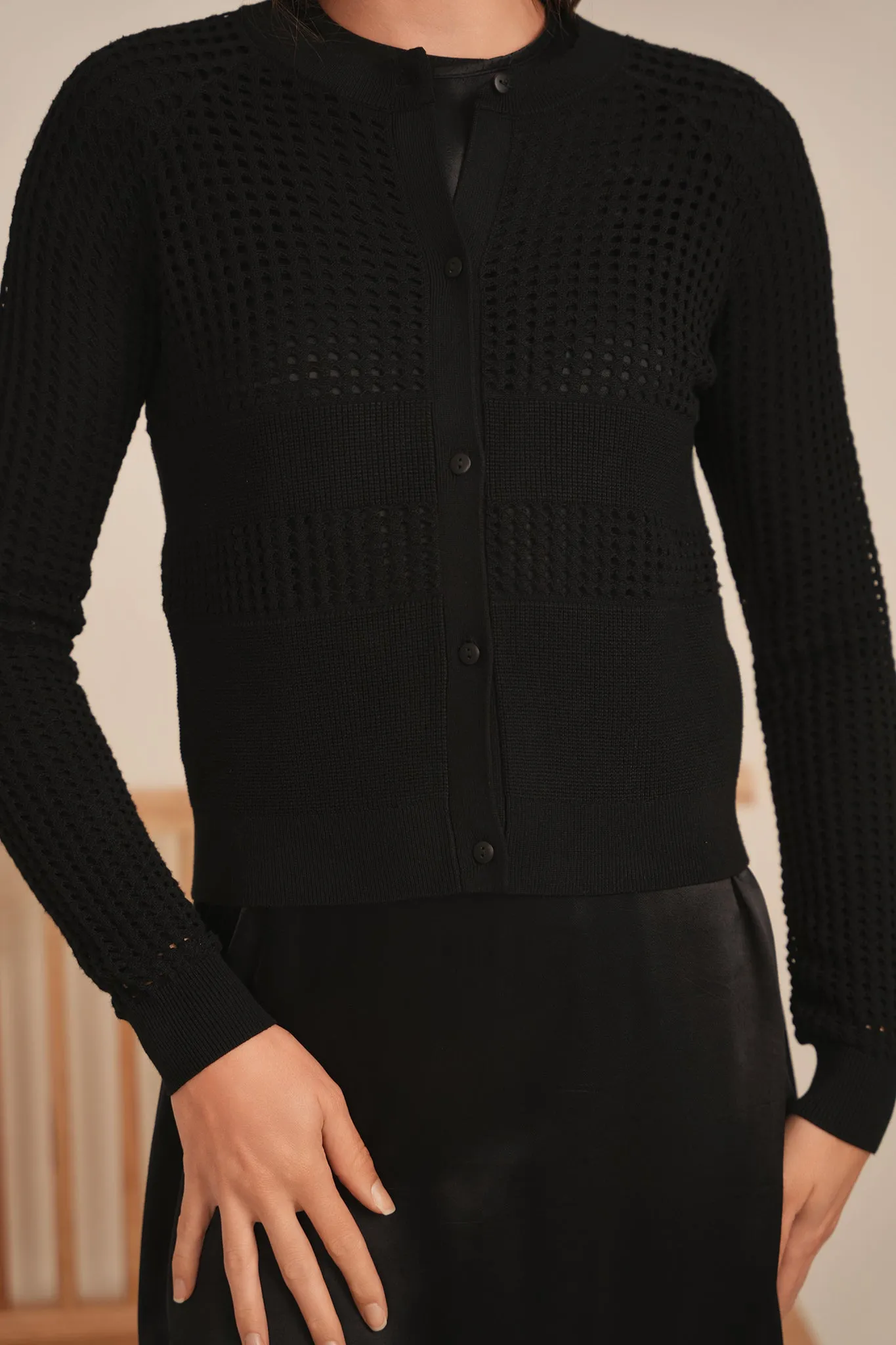 DEJ-SB5CM1463TE BLACK CROCHET CARDIGAN