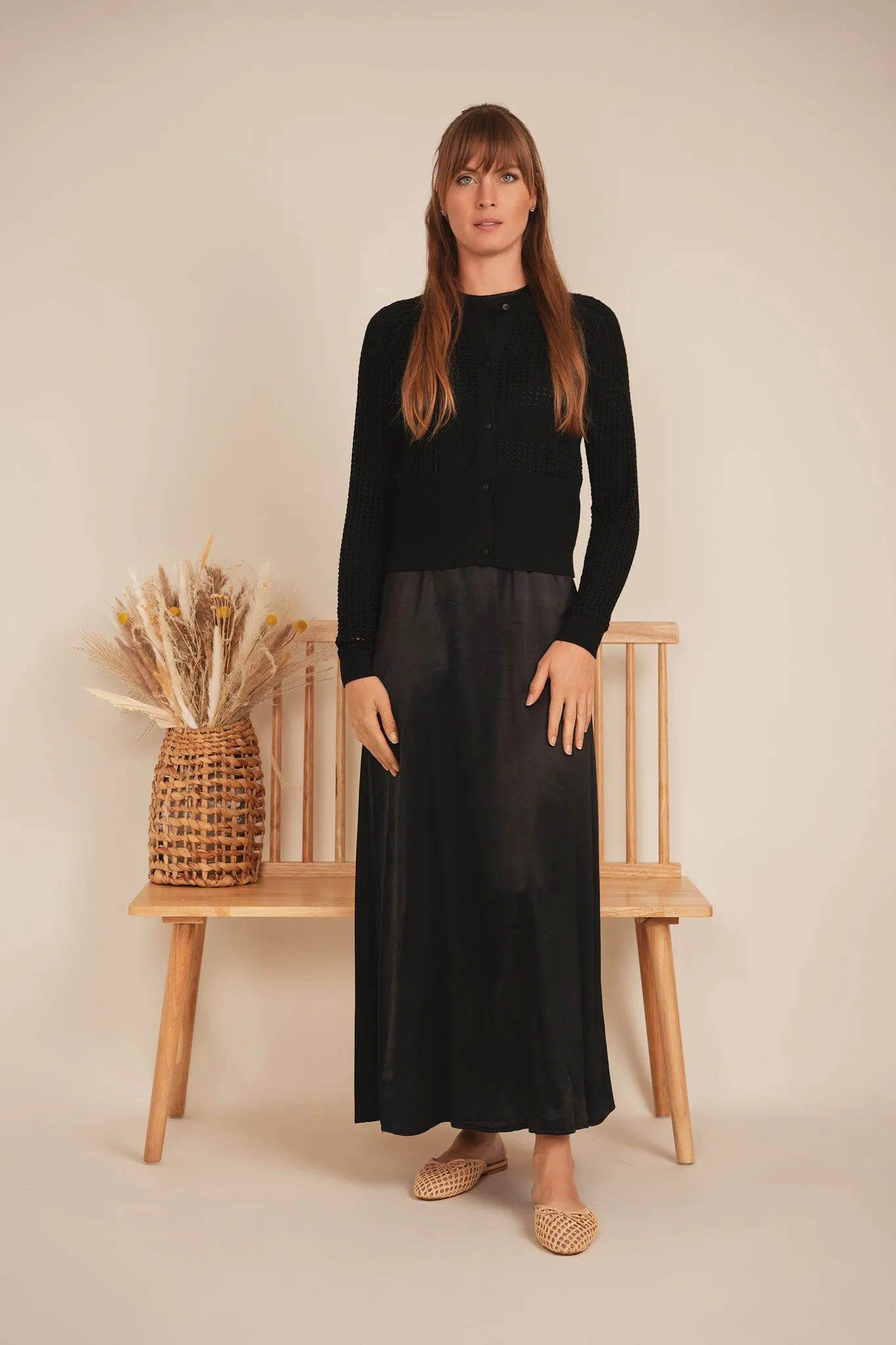 DEJ-SB5CM1463TE BLACK CROCHET CARDIGAN