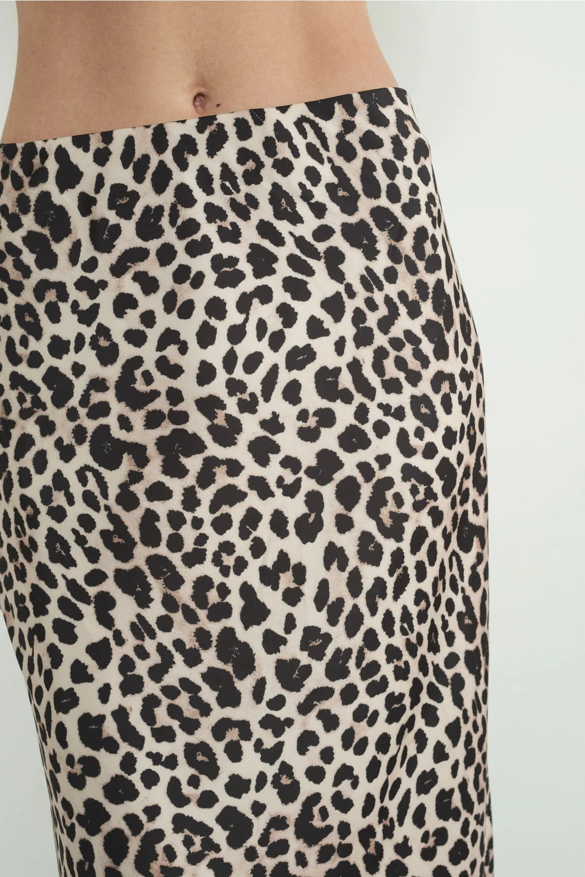 Leopard Satin Midi Skrit