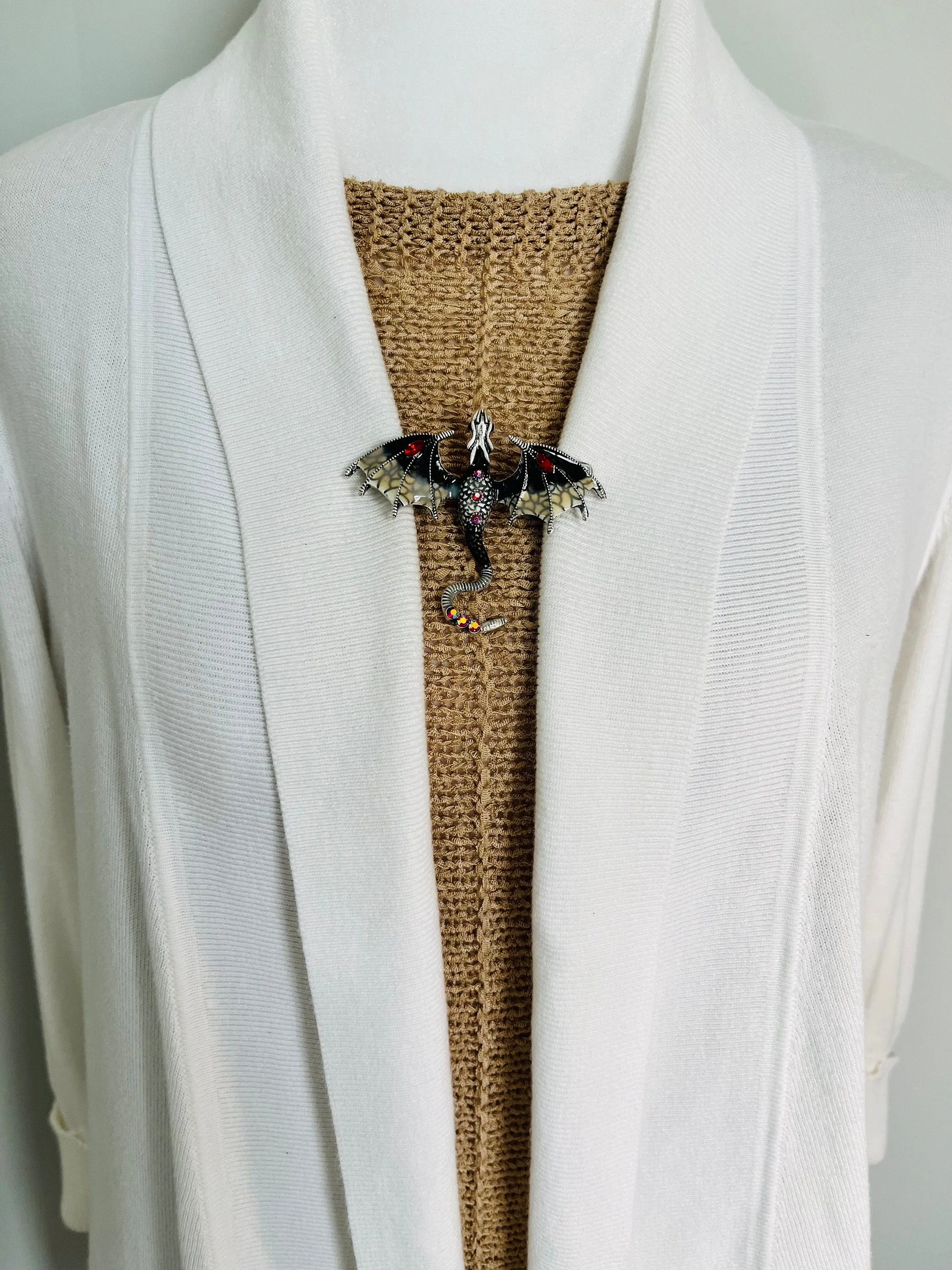Sweater Clips Dragon Sweater Clip for Scarf Black Shawl Clasp for Cardigan Clasp Kimono Clip Halloween Cosplay Cloak Fastener Gift for Her