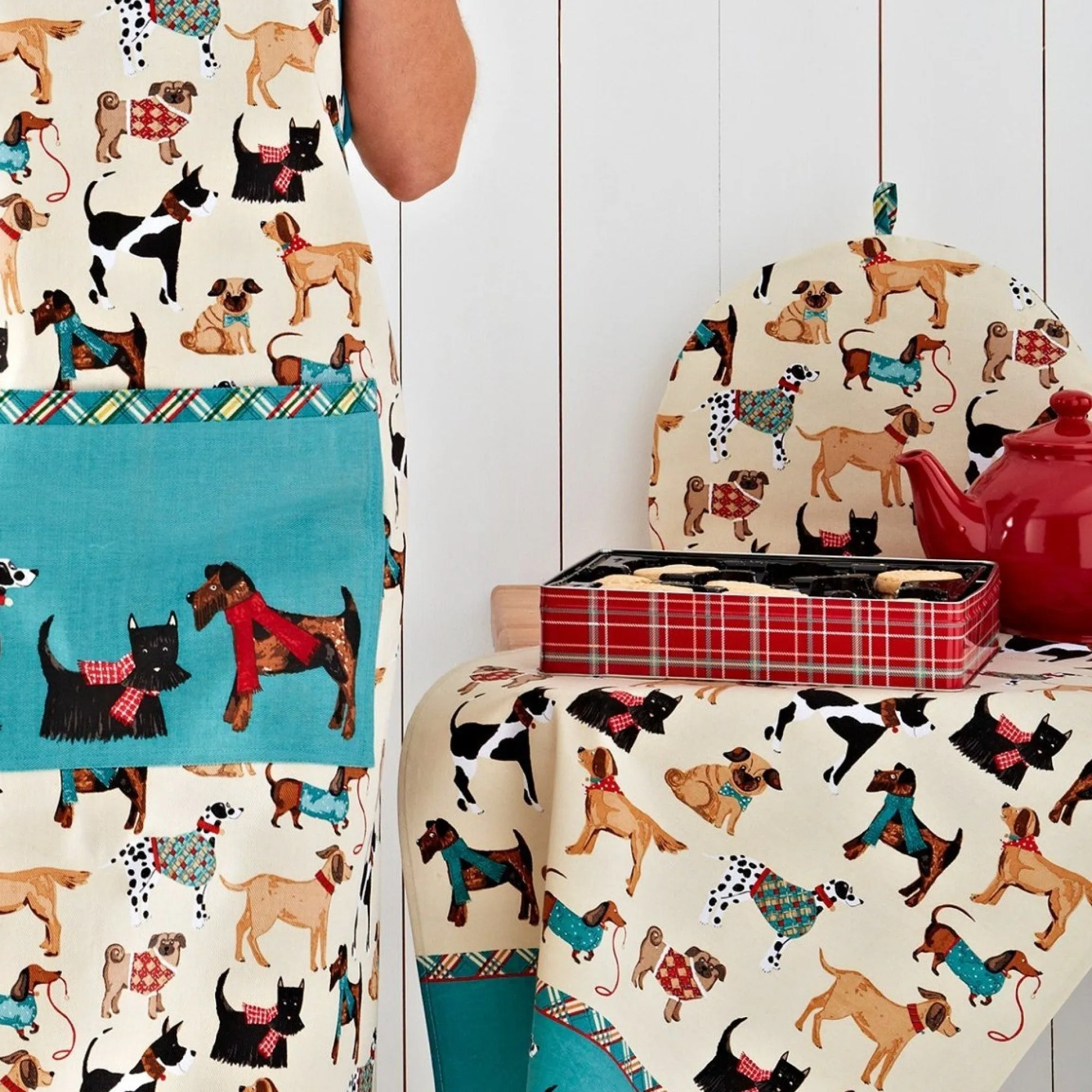Ulster Weavers Tea Cosy - Hound Dog (100% Cotton Outer; 100% Polyester wadding; CE marked, Turqouise, 6 Cup Teapot)